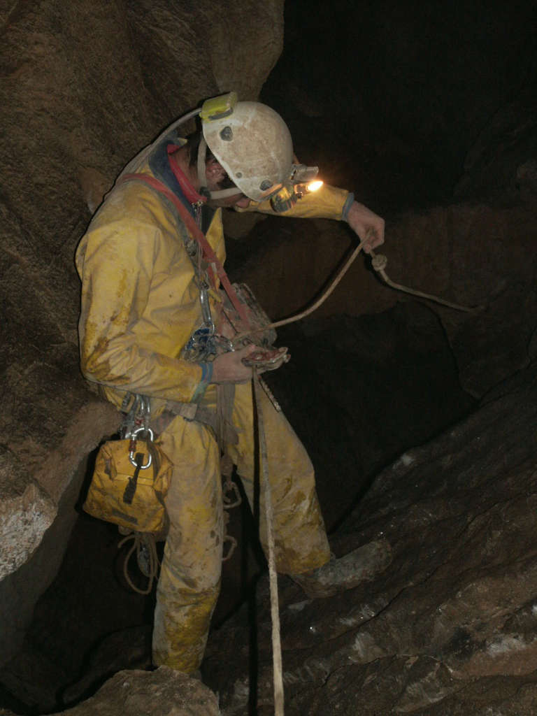 arret en bout de corde dans un gouffre a somiedo